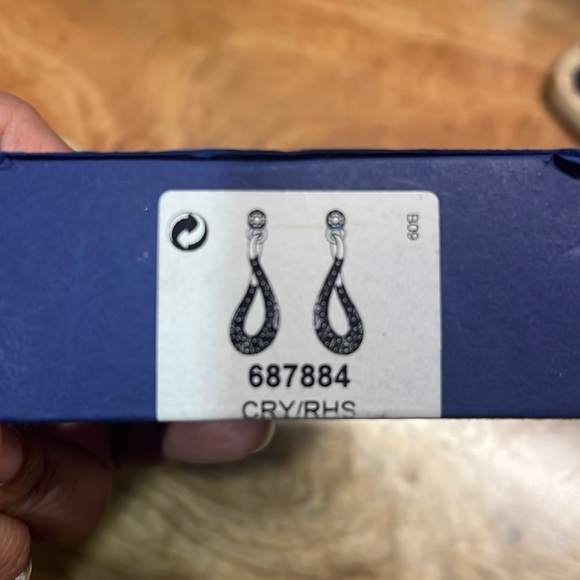 Swarovski Crystal Earrings - Picture 4 of 7